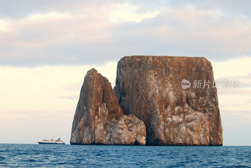 Kicker Rock(加拉帕戈斯群岛)和游轮